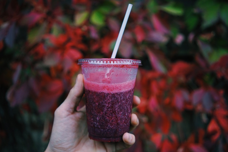 Take advantage of the things nature gives us by making healthy smoothie recipes for a light snack and to help you lose weight.