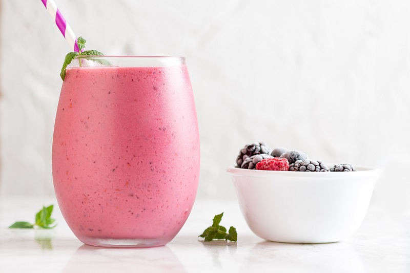 Use healthy dinner smoothies for meal replacement and continue to give your body the nutrients it needs to help you lose weight. 