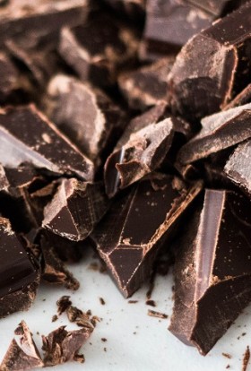 There are healthy Valentine’s Day desserts with chocolate that you can enjoy, of course, not as healthy as a bowl of kale but much tastier.